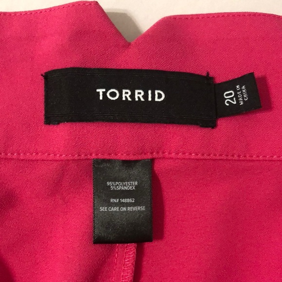 Torrid Women's Pink Peacock Wide Leg Studio Crepe Shorts size 22 - Picture 8 of 9